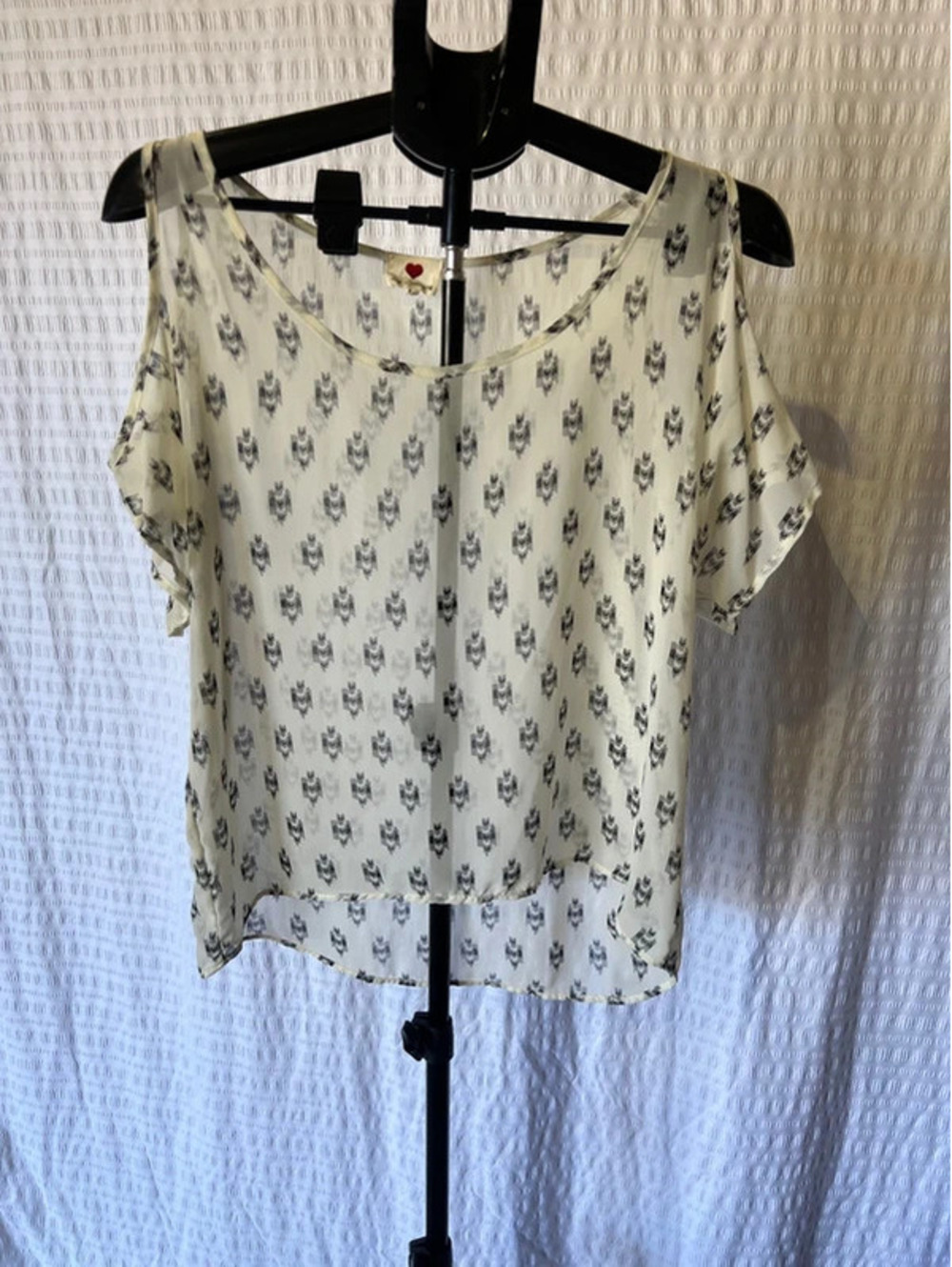 One Clothing Sz Med Sheer Open Shoulder Top